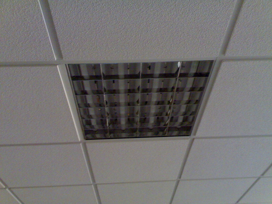 Instalación de alumbrado en oficinas