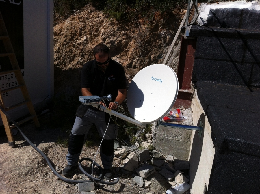 Instalación de antena SkyDSL.
