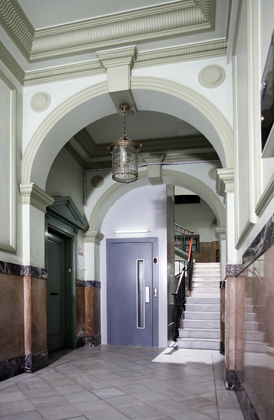 instalación de ascensor en pario interior