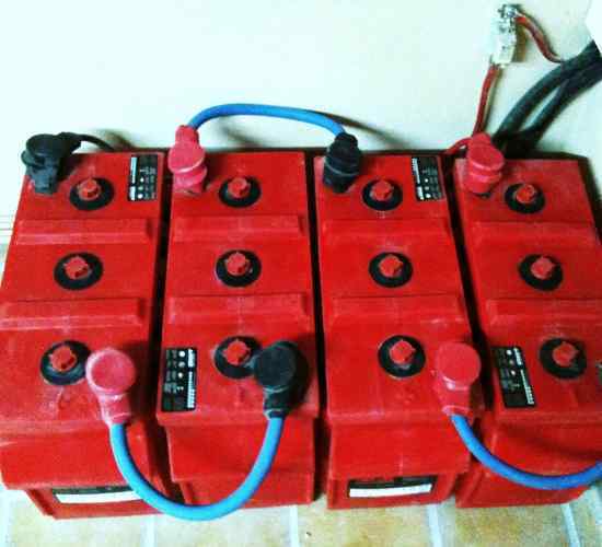 Instalacion de baterias solares Rolls en 24v.