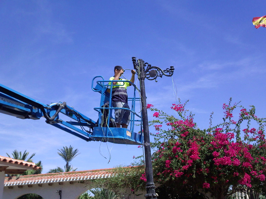 INSTALACION DE FAROLAS DE FUNDICION