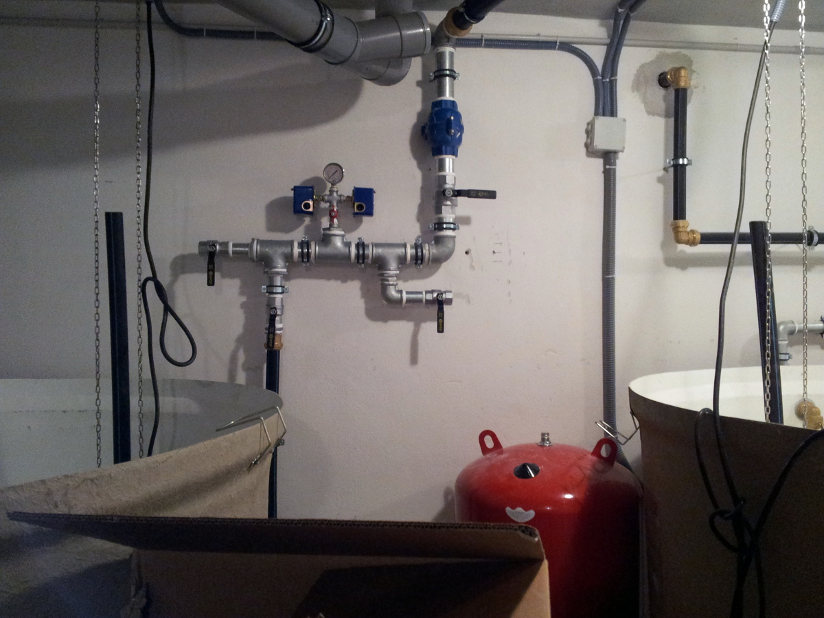 Instalación de grupo de presión con bombas sumergidas