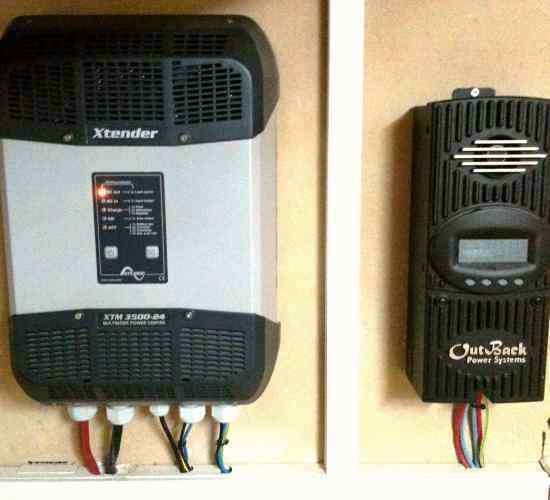 Instalacion de inversor cargador y regulador maximizador.