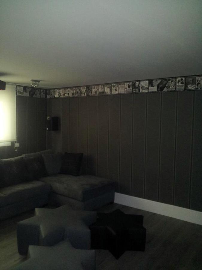 Instalación de Papel Vinilico y Cenefa superior