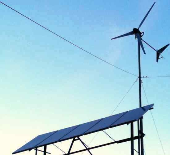 Instalacion de placas solares y aerogenerador.