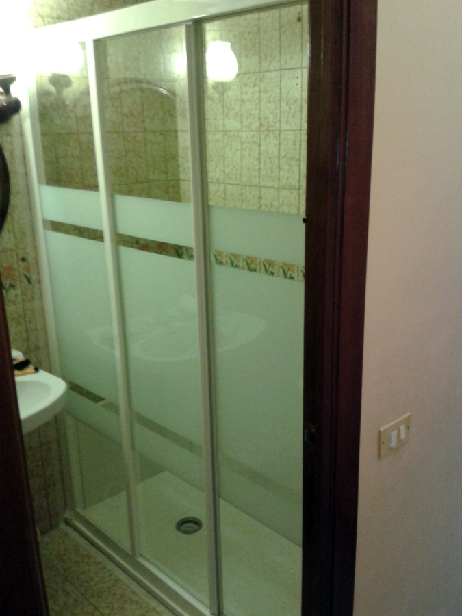 INSTALACION DE PLATO DUCHA Y MAMPARA