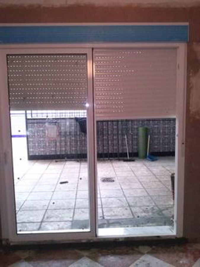 instalación de puerta de aluminio