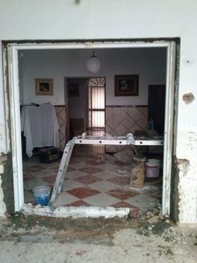 instalación de puerta de aluminio