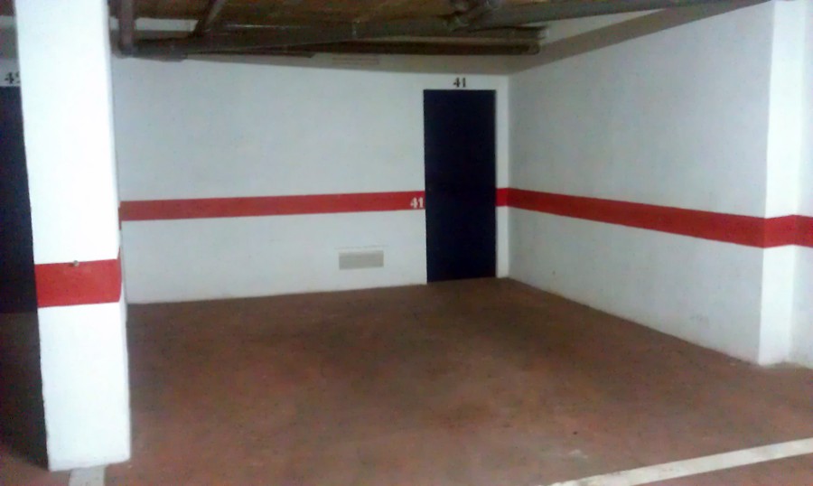 Instalación de puerta en garaje.