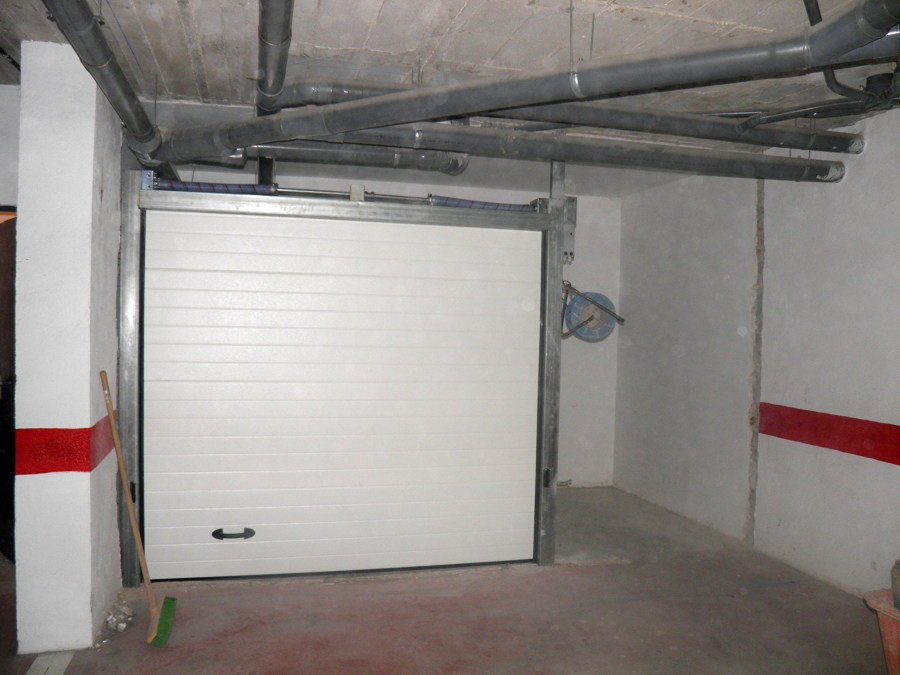 Instalación de puerta en garaje.