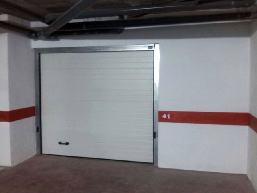 Instalación de puerta en garaje.