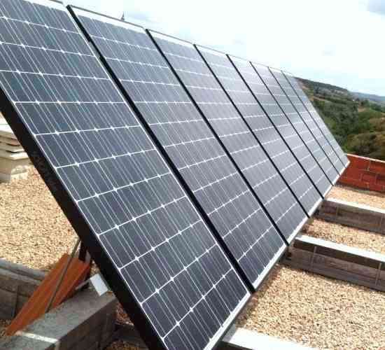 Instalacion de solar fotovoltaica en vivienda permanente.
