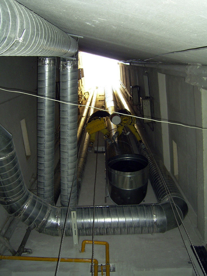 Instalación de tubería helicoidal en el interior de patio