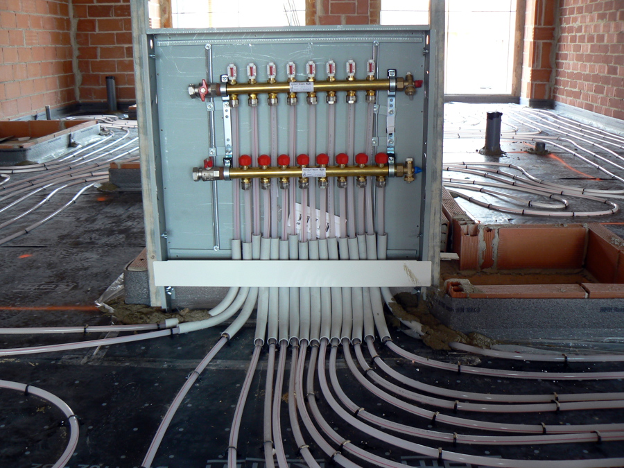 Instalación del registro para suelo radiante