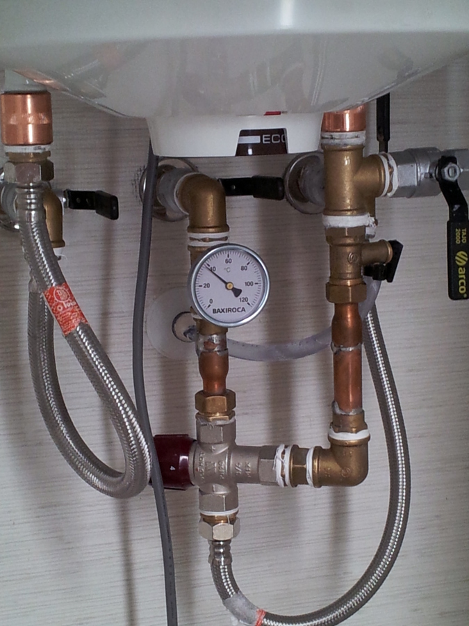 Instalación energía solar, alternativo con calentador eléctrico