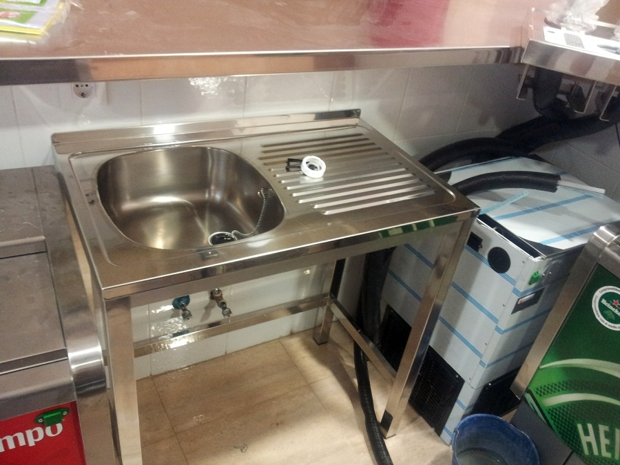 Instalación Fregadero en Cafetería