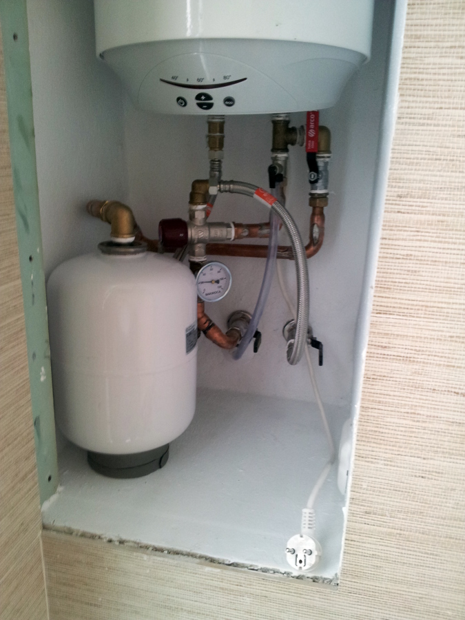 Instalación hidraulica de calentador eléctrico.