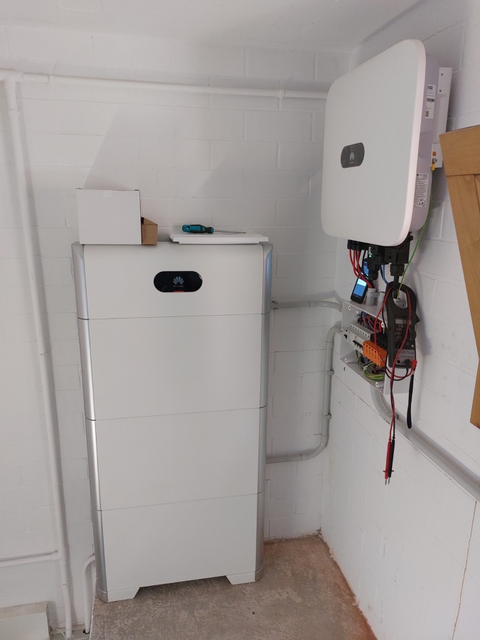 Instalación de batería Huawei Luna 15 kWh.