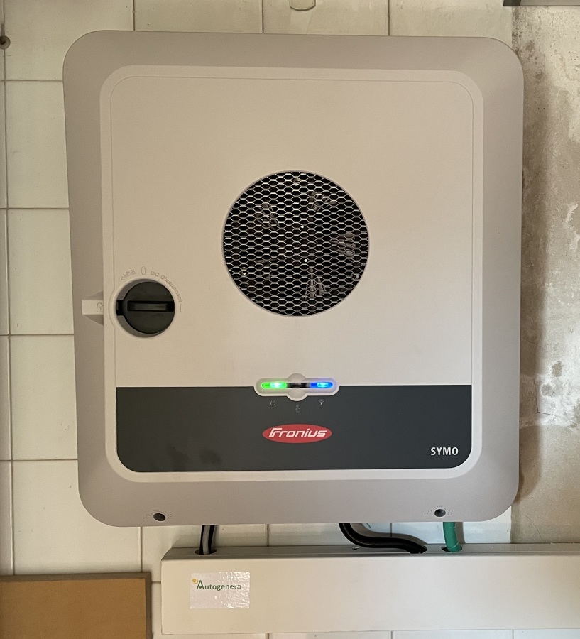 Instalación solar con energía de emergencia en Manzanares el Real