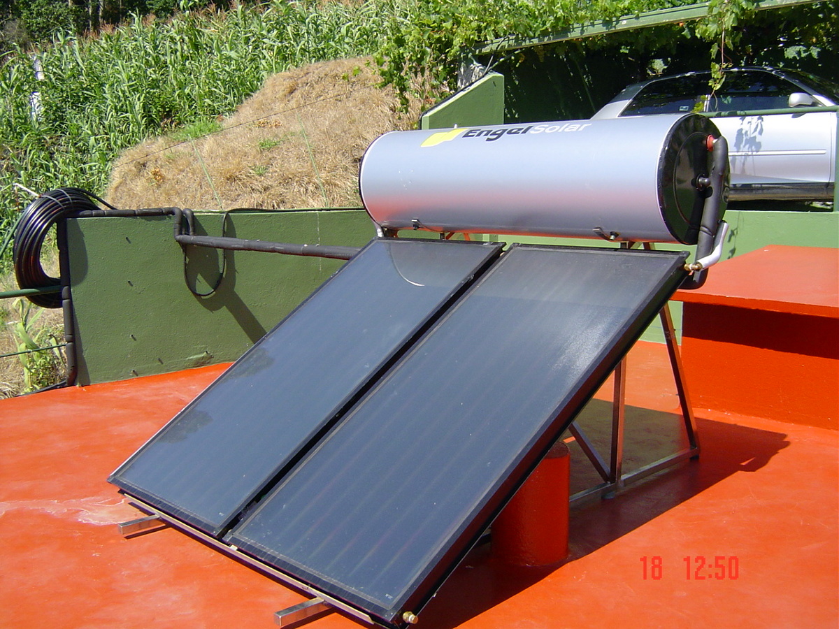 INSTALACIÓN SOLAR TERMOSIFONICA