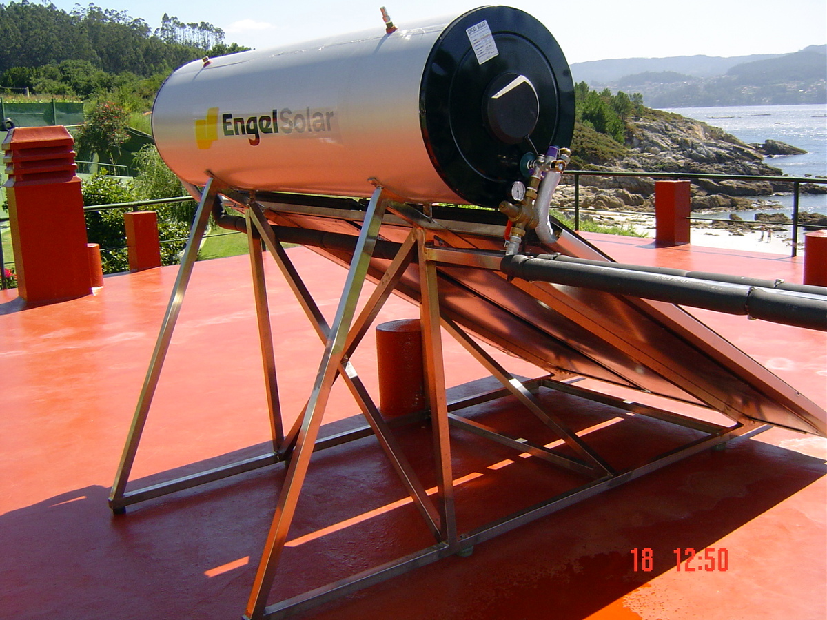 INSTALACIÓN SOLAR TERMOSIFÓNICA