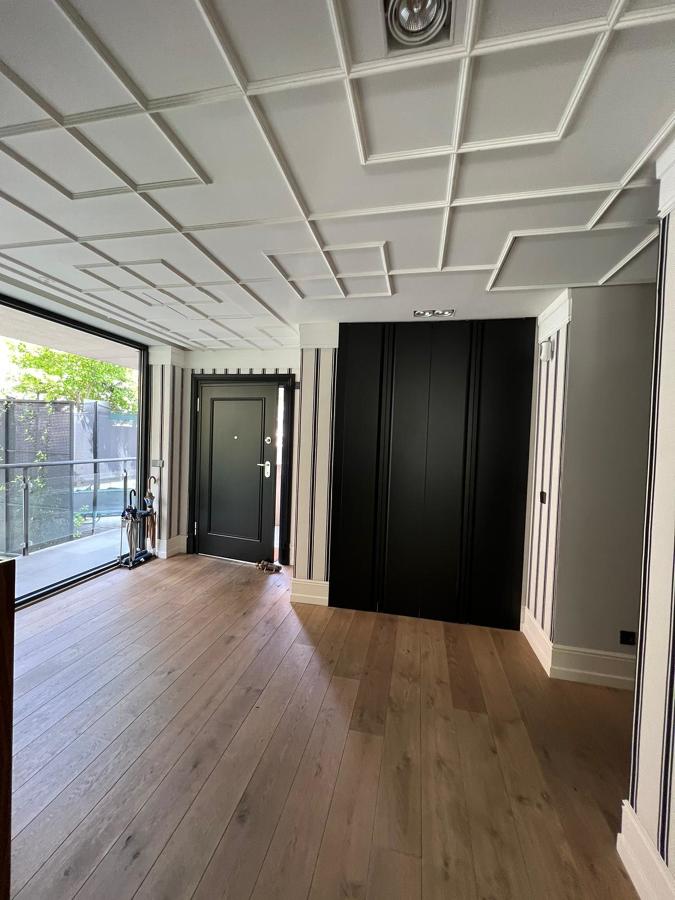 Suelos y techos de categoría.