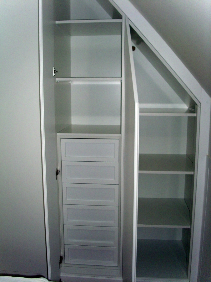 Interior armario blanco en cuña