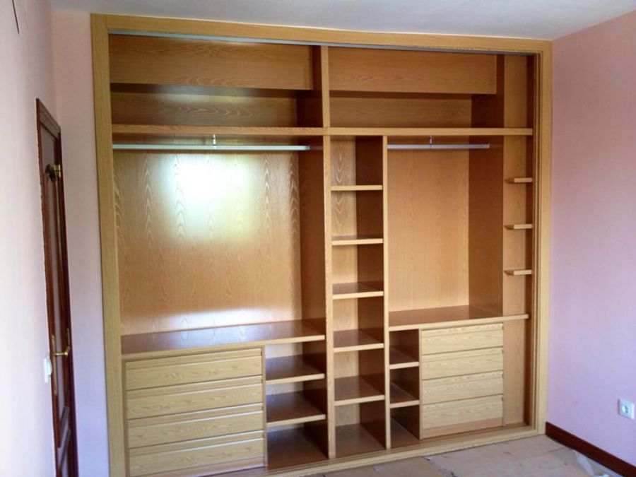 INTERIOR CON COLUMNAS.