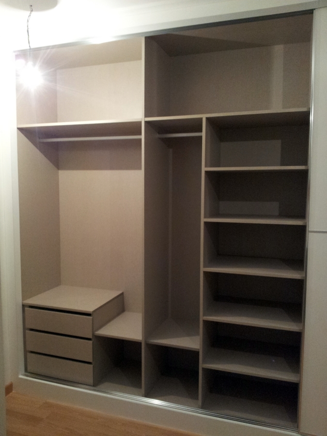 Interior de armario empotrado