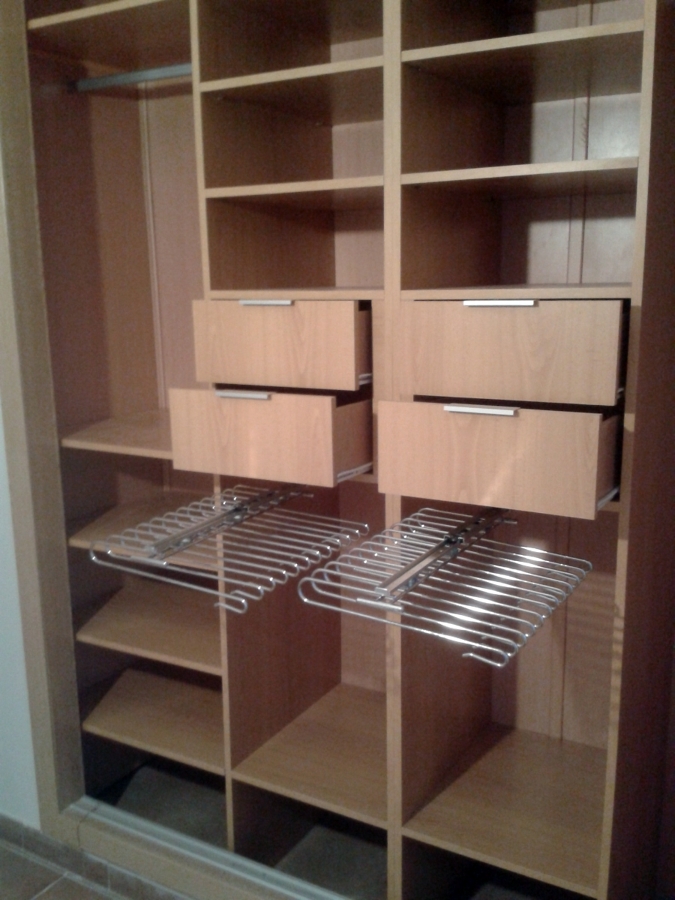 interior de armario empotrado