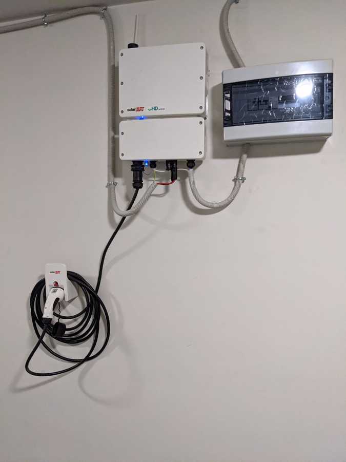 Inversor fotovoltaico con cargador de coche