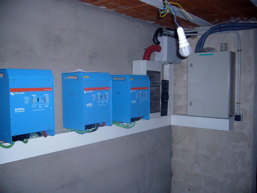 Inversores alimentando red trifasica