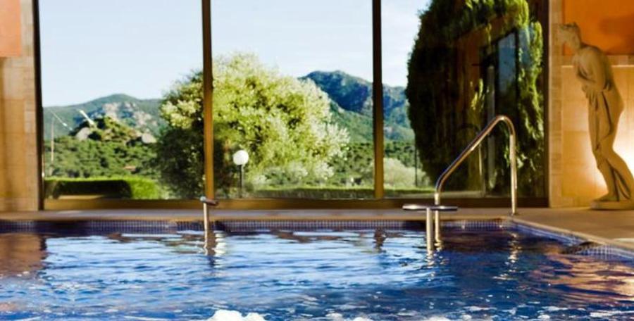 jacuzzi con vistas a la naturaleza