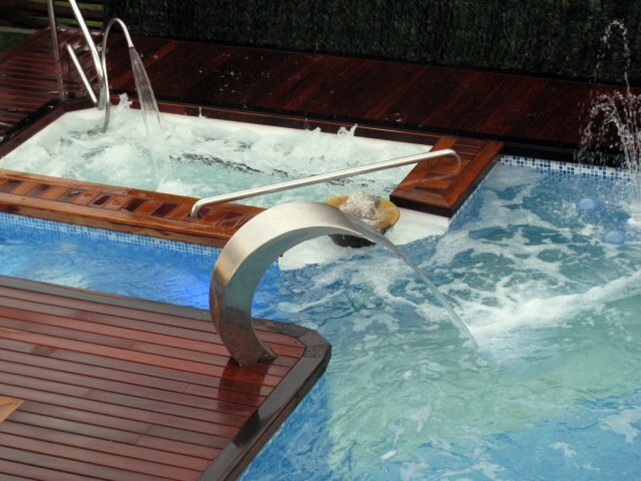 Jacuzzi y cascada
