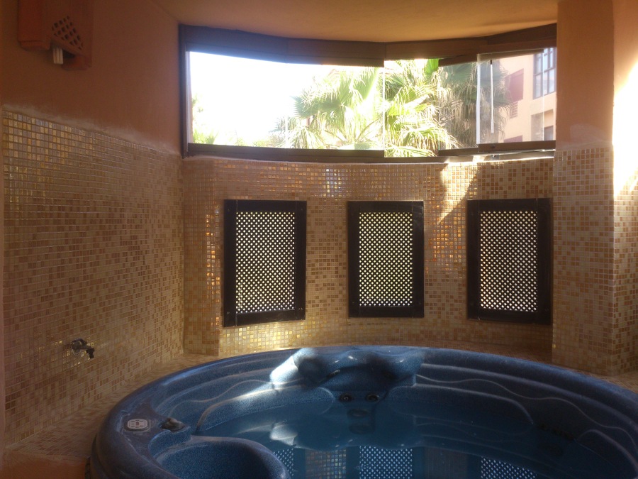 JACUZZI