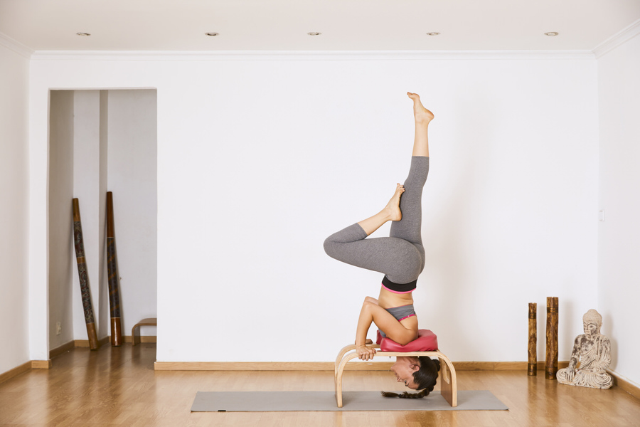 banco de yoga posturas invertidas