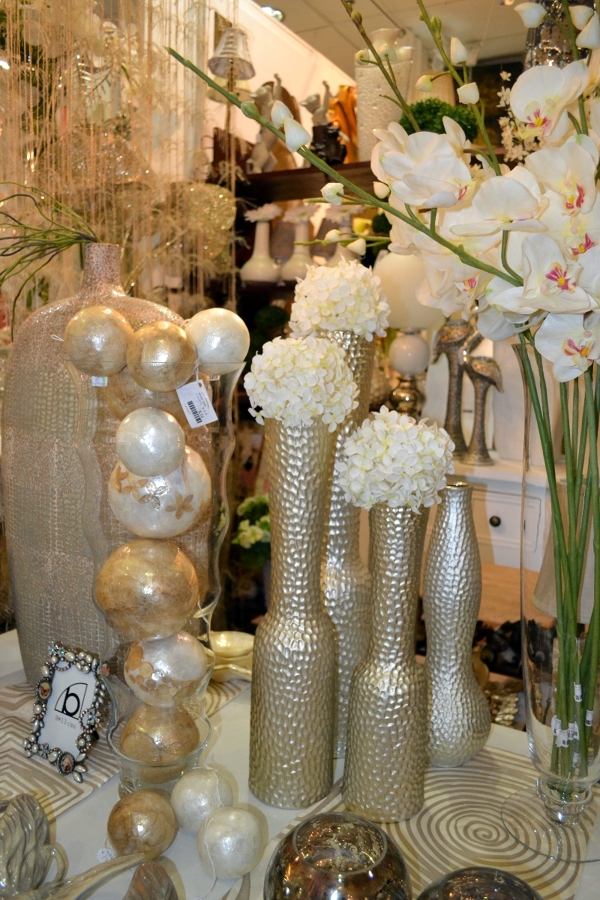 Jarrones en color blanco nacarado.