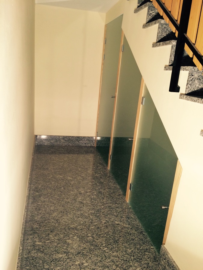 CERRAMIENTO HUECO BAJO ESCALERAS