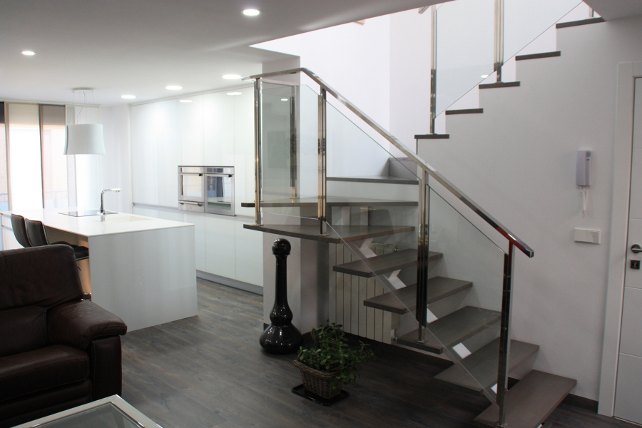 Escalera combinada acero y cristal