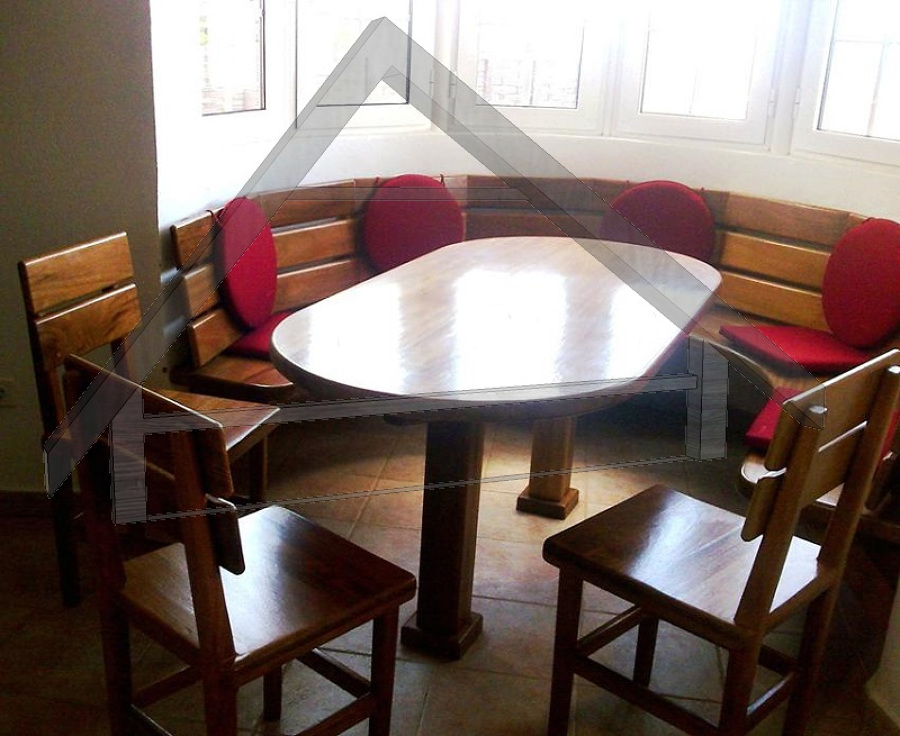 Mesa y sillas de comedor