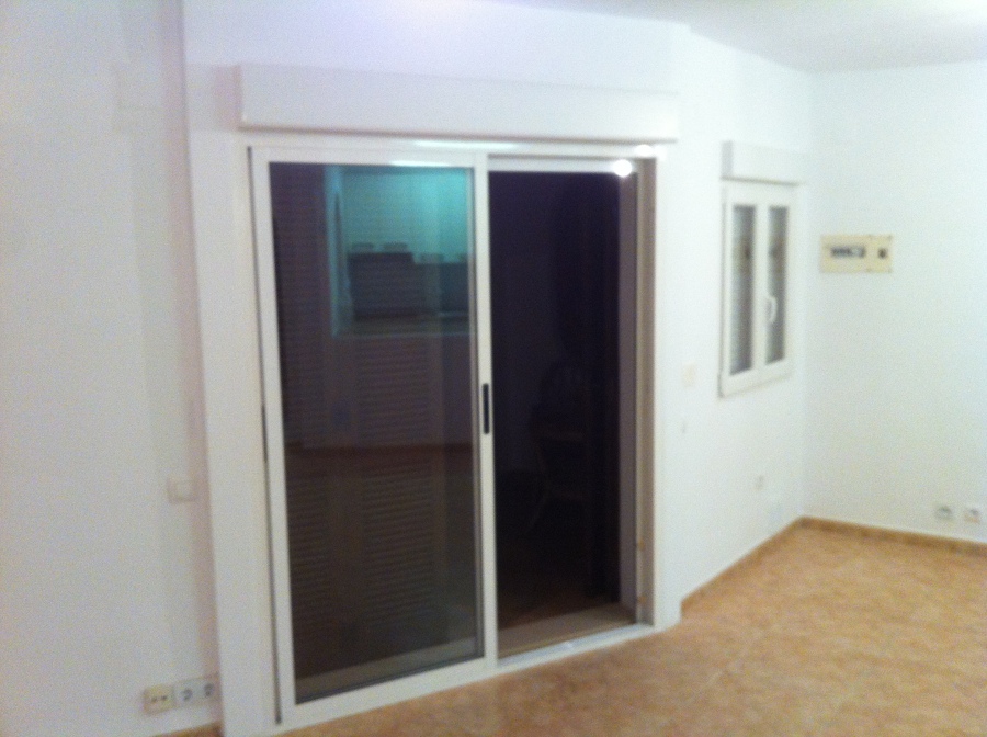 CAMBIO VENTANAS Y ALISADO DE PAREDES