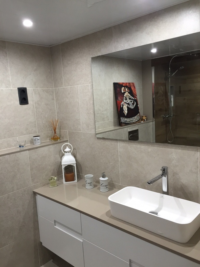 Baño con un toque moderno