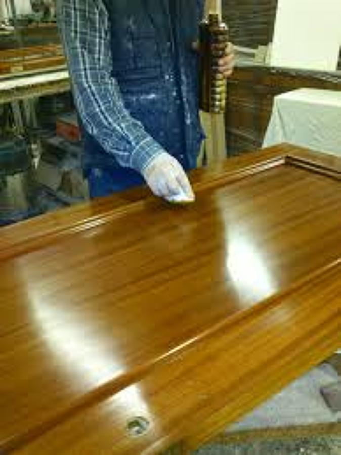 Barnizados y lacados de puertas y muebles