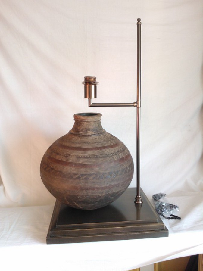 Lámpara mesa con ánfora