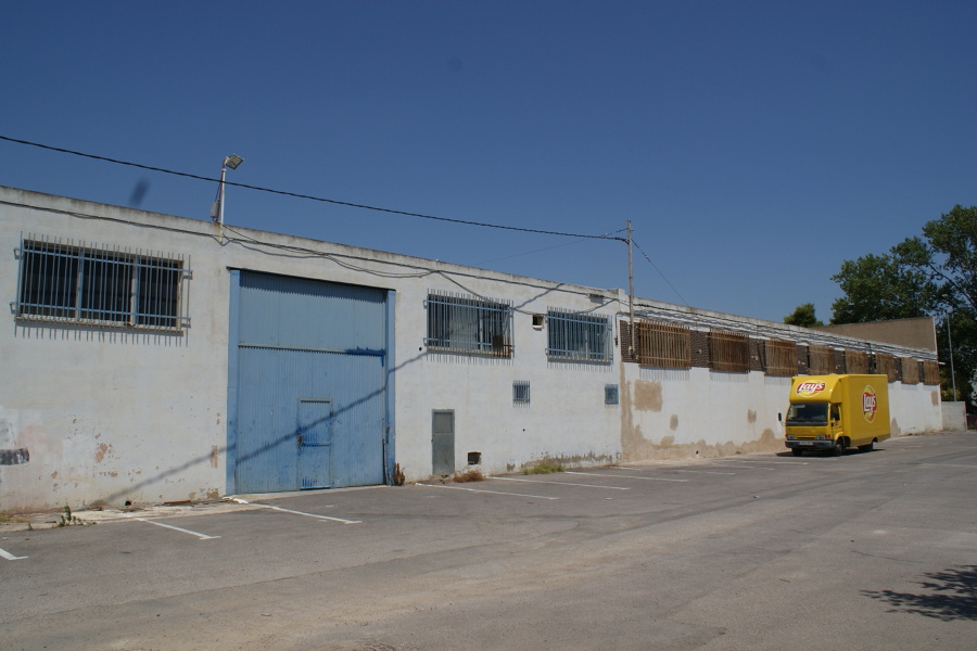 Parte trasera de la Nave industrial