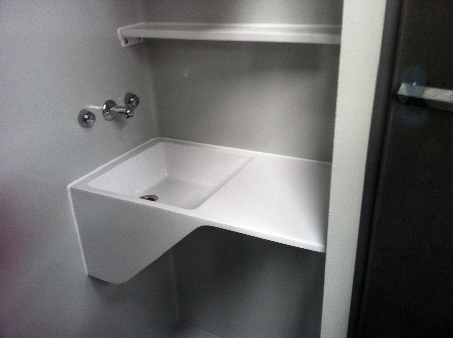 lavabo con estanteria