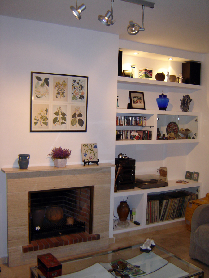 libreria de acompañamiento chimenea