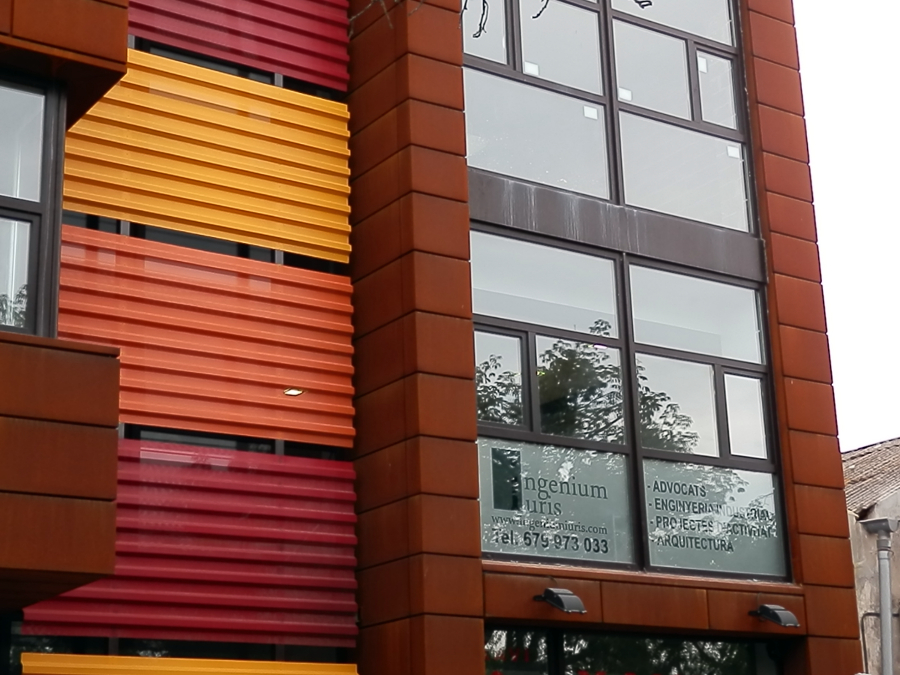 Licencia de actividad y energización de edificio de oficinas