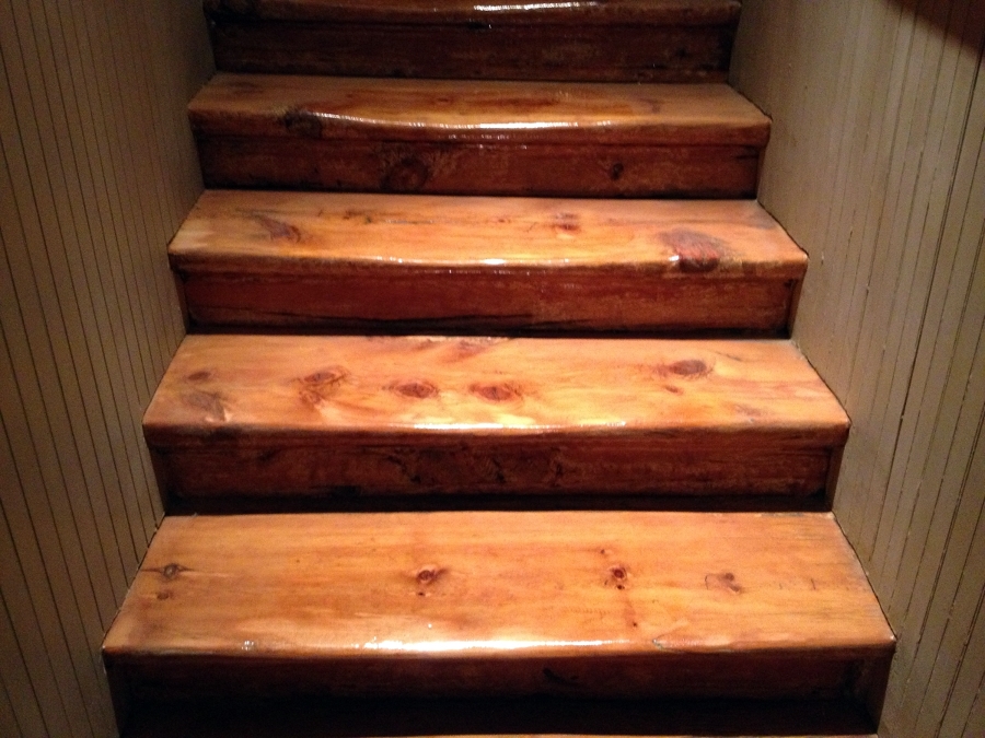 Lijado y barnizado de escalera