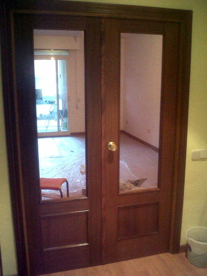 lijado y barnizado de puertas